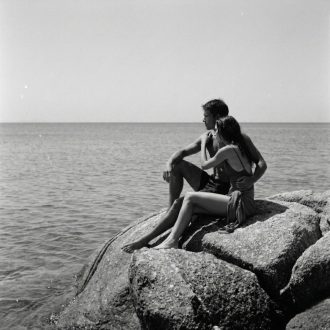 mykonos-couple